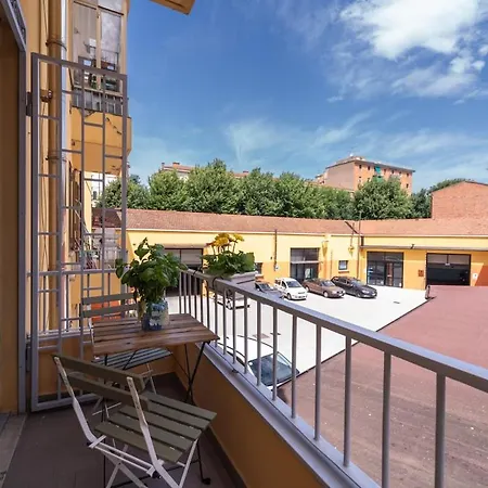 Luxury Station Oasis With Balcony * ボローニャ