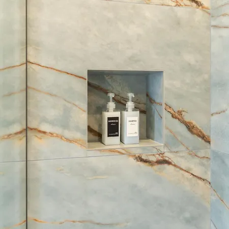 Luxury Station Oasis With Balcony Boloňa