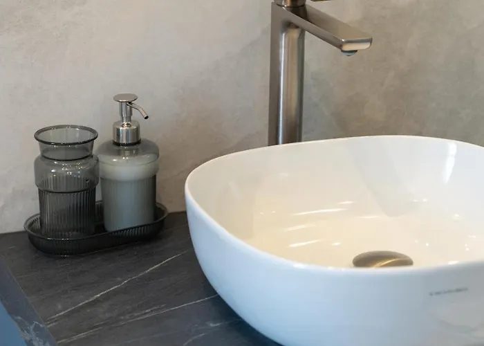 Luxury Station Oasis With Balcony 博洛尼亚