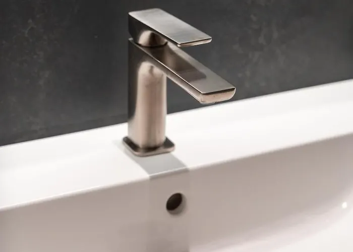 Luxury Station Oasis With Balcony *