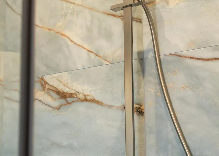 Luxury Station Oasis With Balcony شقة بولونيا