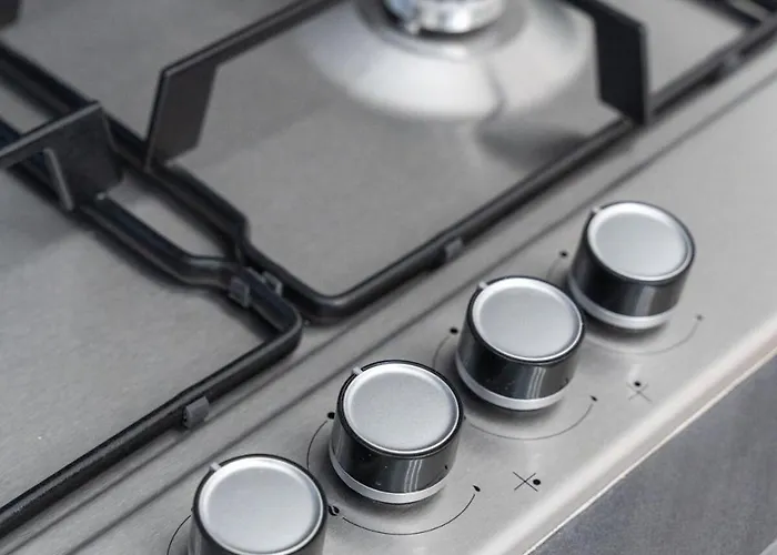 Luxury Station Oasis With Balcony *