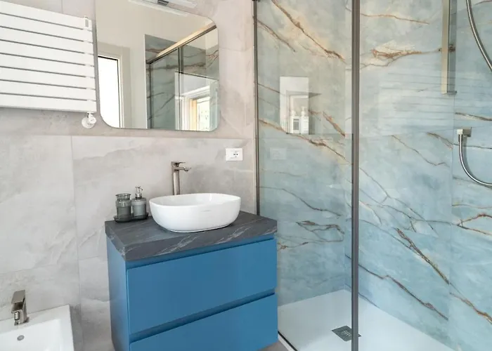 Luxury Station Oasis With Balcony