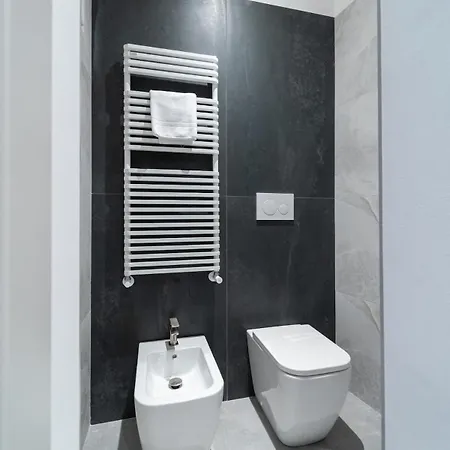 Luxury Station Oasis With Balcony * Boloňa