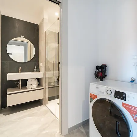 Luxury Station Oasis With Balcony Bolonia