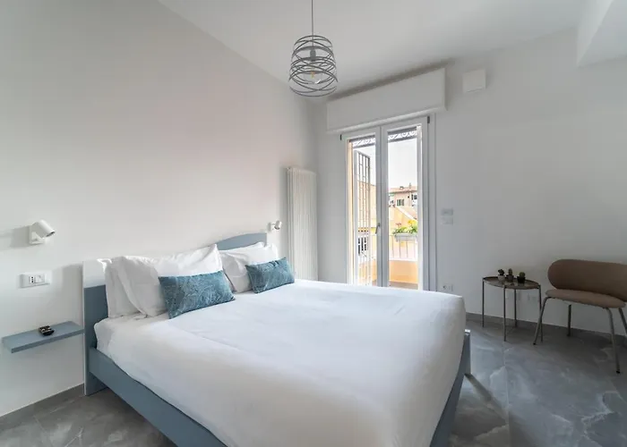 Apartment Luxury Station Oasis With Balcony