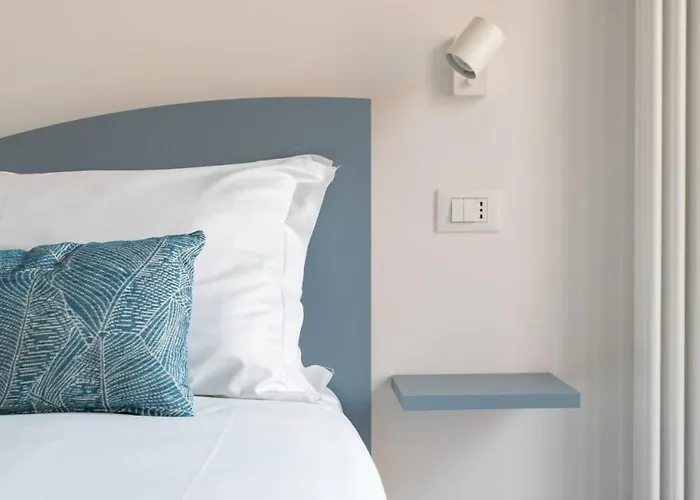 Luxury Station Oasis With Balcony Apartment